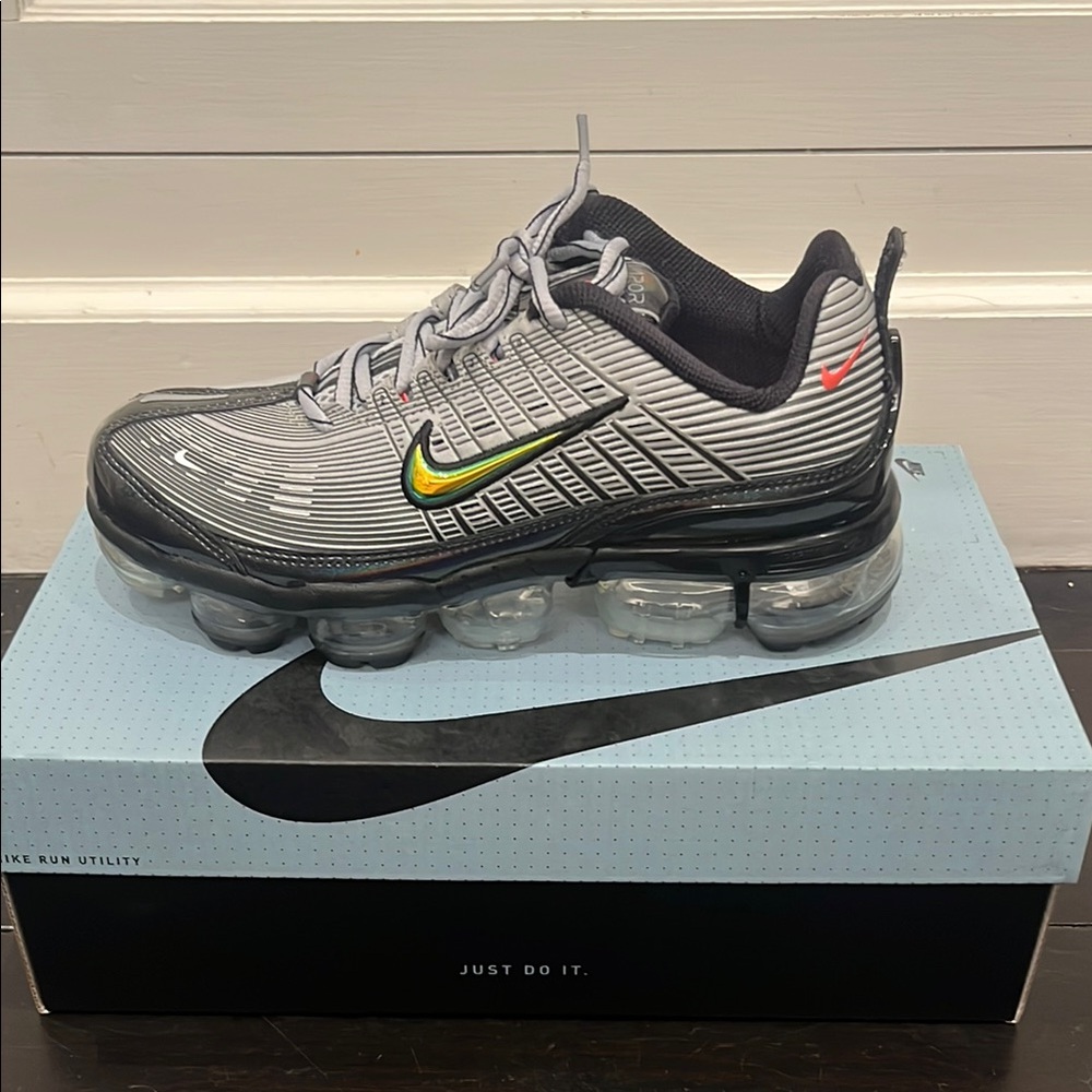 Never worn Nike Gray and Black Air VaporMax Plus